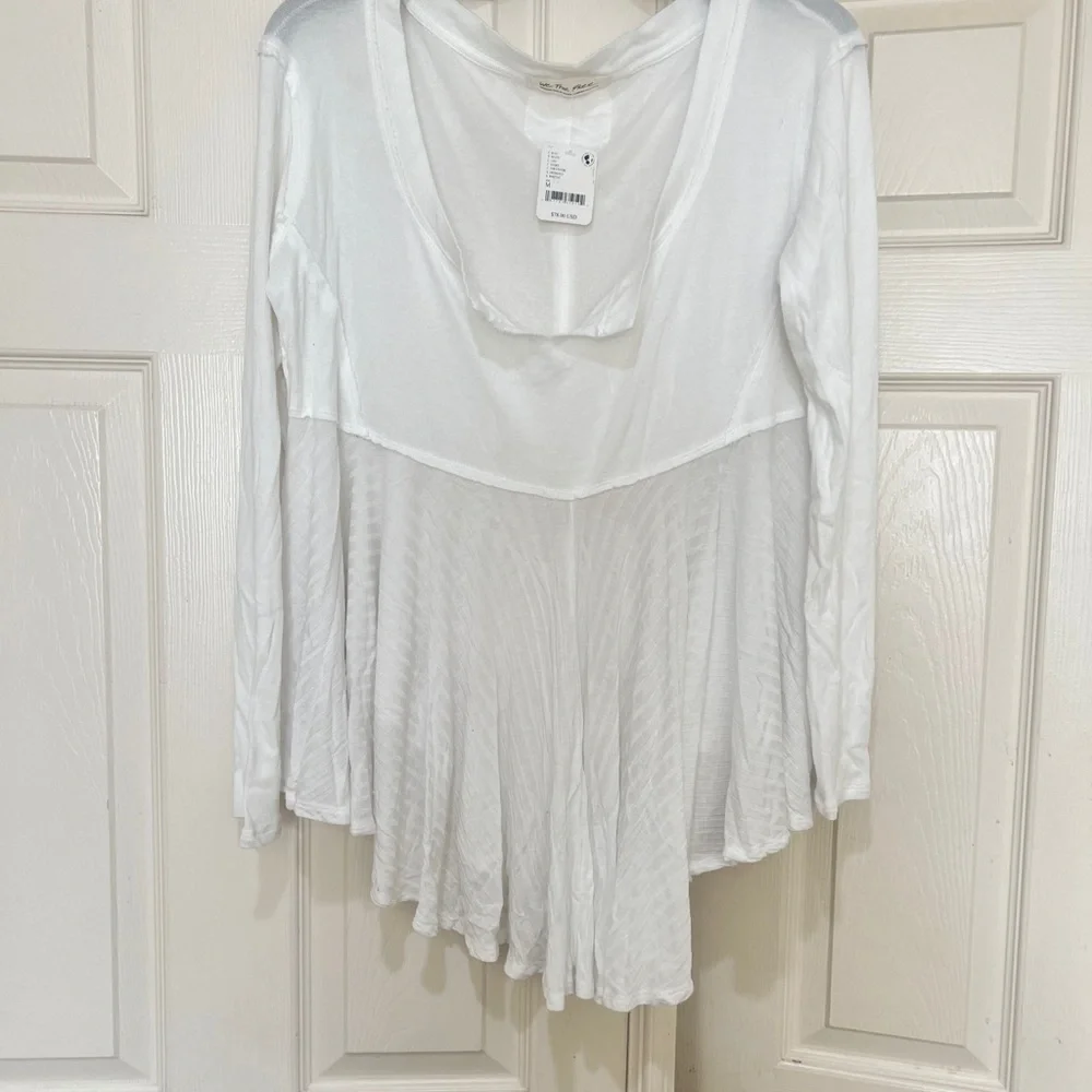 Free people  Clover Babydoll Long Sleeves White Top Sweater M Read Description‎